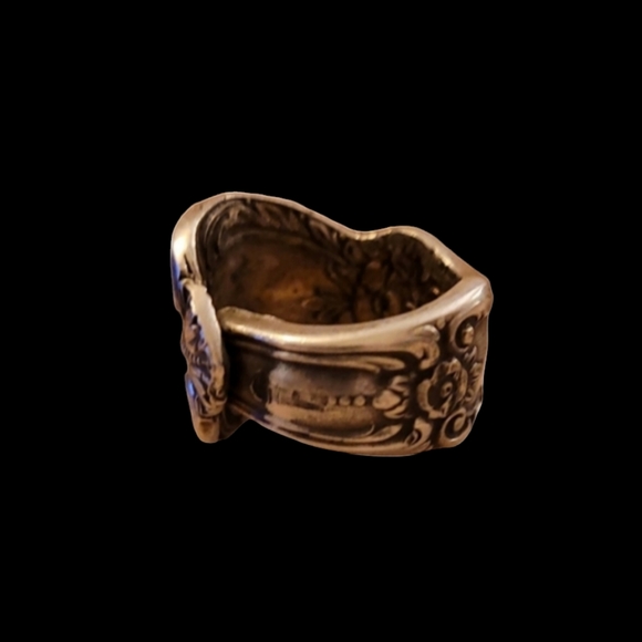 Ornate Vintage Hand Forged Spoon Ring Size 2 - Picture 3 of 3